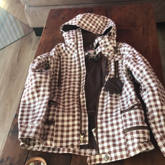 New Burton snow boarding jacket - Picture 2 of 4